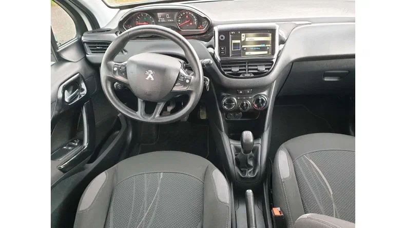 Peugeot 208 2012 - 12
