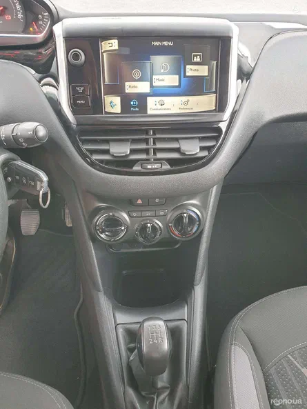 Peugeot 208 2012 - 11