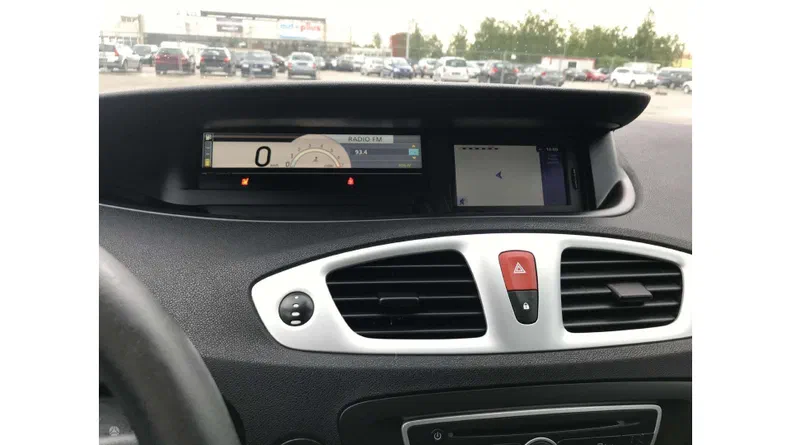 Renault Scenic 2011 - 16