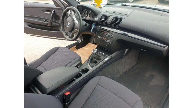 BMW 1 серія 2010 - 17