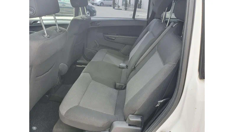 Opel Zafira 2009 - 11