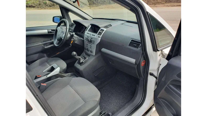 Opel Zafira 2009 - 8