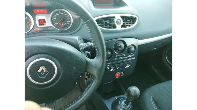 Renault Clio 2010 - 8