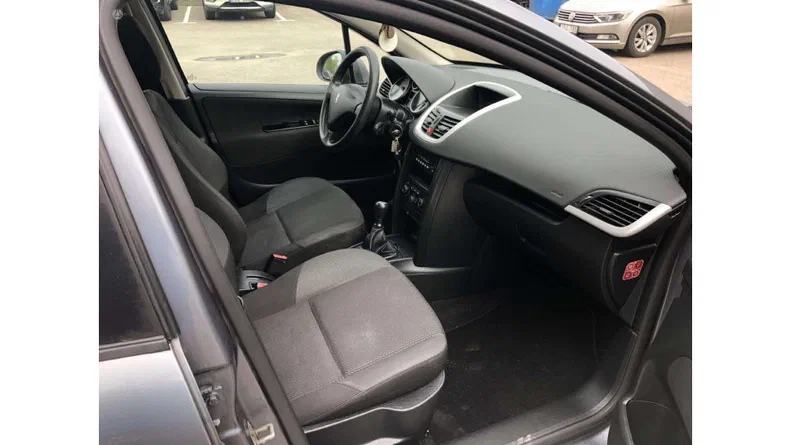 Peugeot 207 2010 - 7