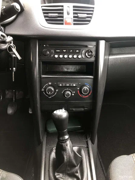 Peugeot 207 2010 - 10