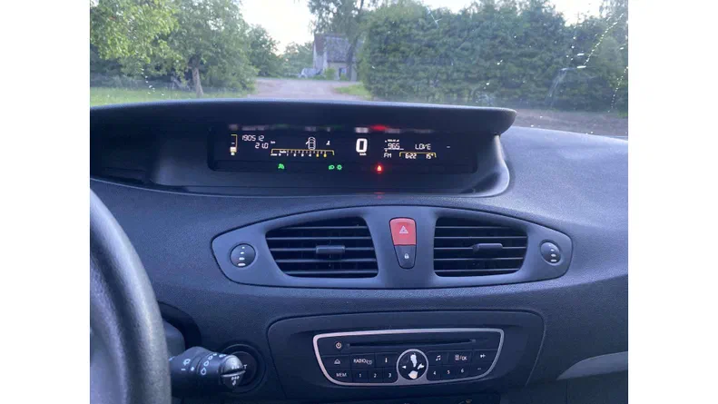 Renault Scenic 2011 - 13