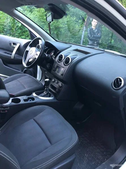 Nissan Qashqai 2010 - 11
