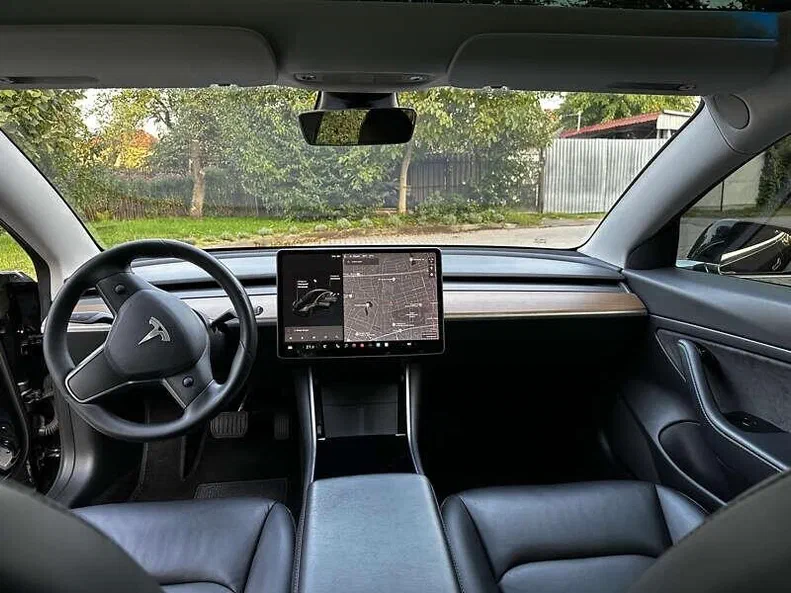 Tesla Model 3 2020 - 11