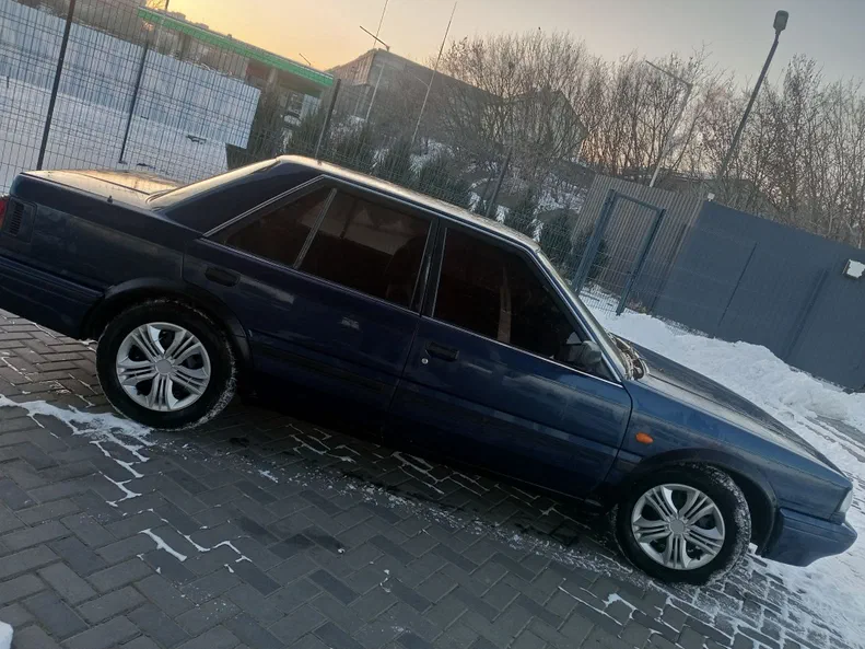 Nissan Bluebird 1989 - 4