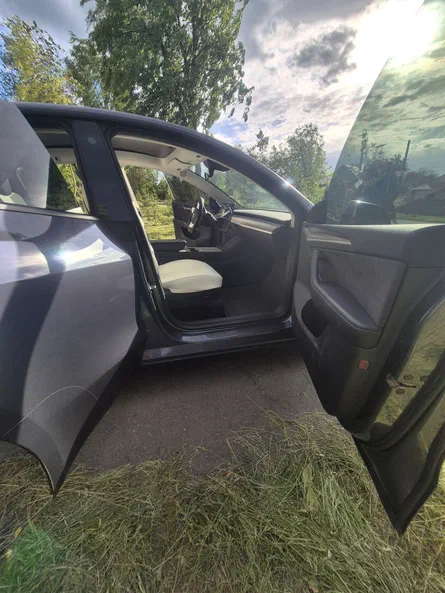 Tesla Model Y 2023 - 6