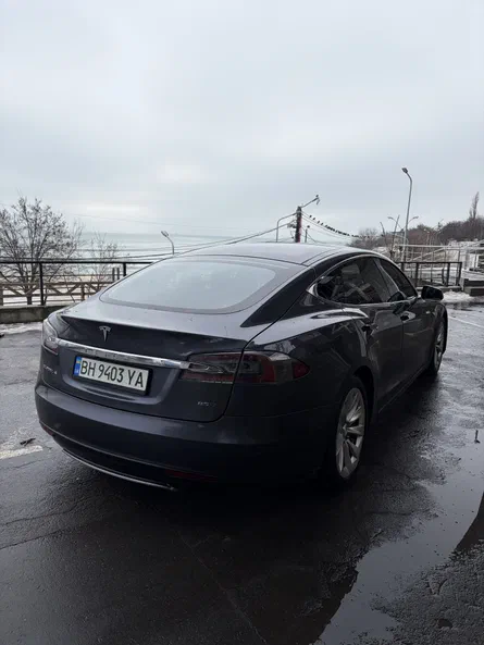 Tesla Model S 2015