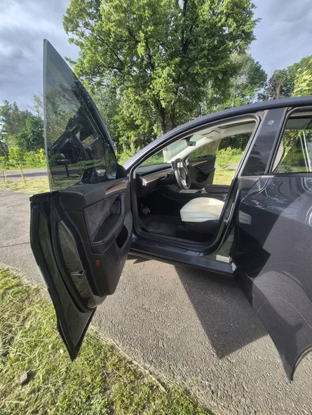 Tesla Model Y 2023 - 8