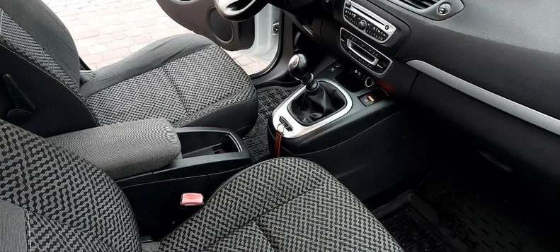 Renault Scenic 2011 - 1