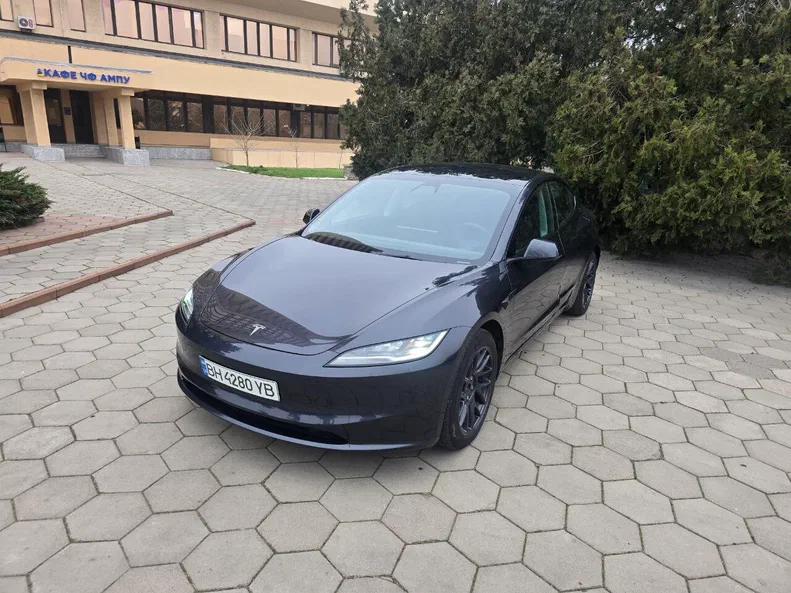 Tesla Model 3 2024 - 11