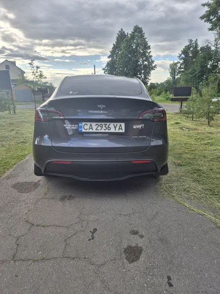Tesla Model Y 2023 - 11