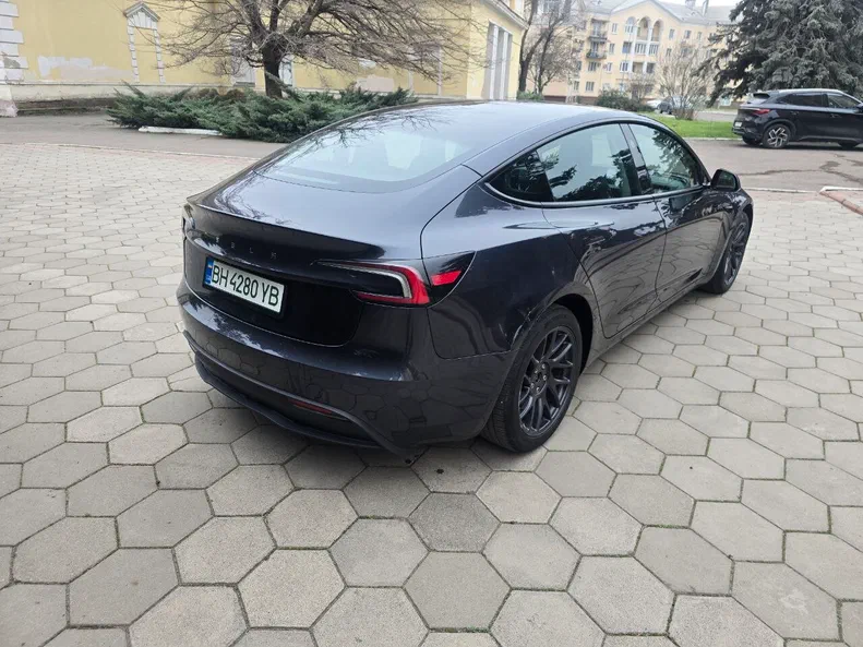 Tesla Model 3 2024 - 28