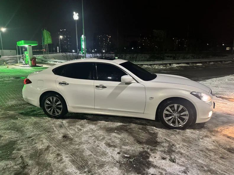 Infiniti M 2012