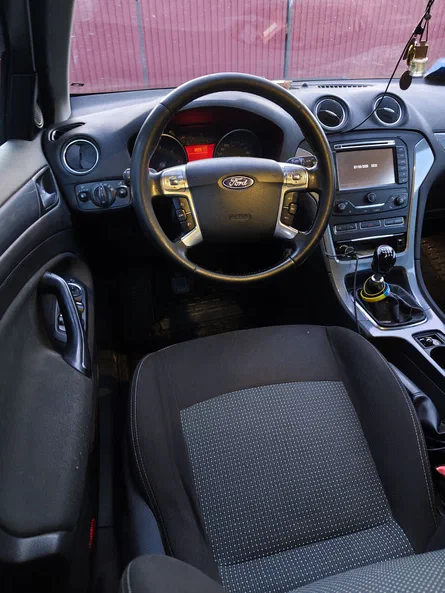 Ford Mondeo 2013 - 11