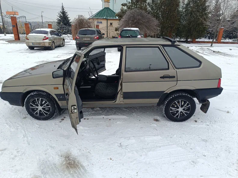 Lada (ВАЗ) 2109 2000