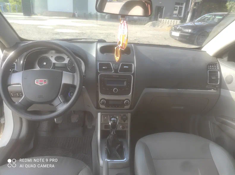 Geely Emgrand EC7 2013