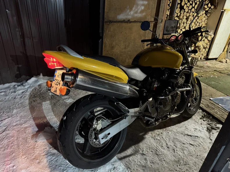 Honda Hornet 2000 - 11