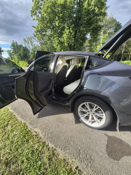 Tesla Model Y 2023 - 1