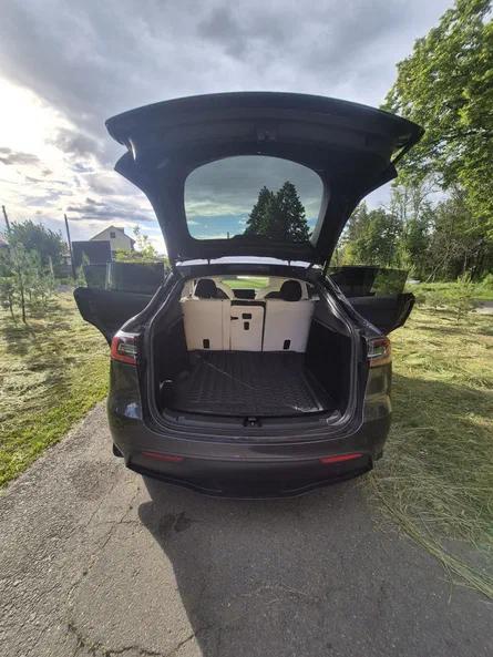 Tesla Model Y 2023 - 9