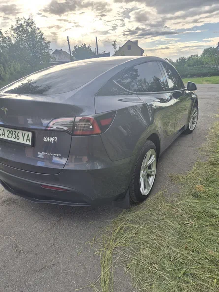 Tesla Model Y 2023 - 12