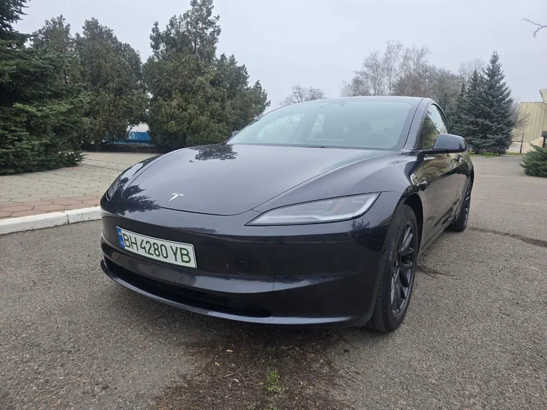 Tesla Model 3 2024 - 8