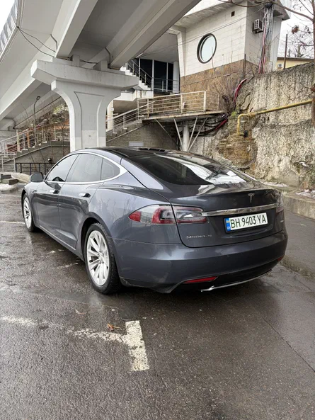 Tesla Model S 2015 - 13