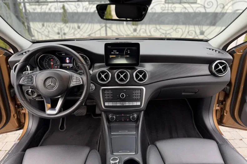 Mercedes-Benz GLA 2017 - 32