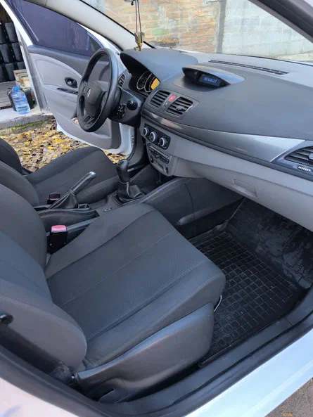 Renault Megane 2011 - 13