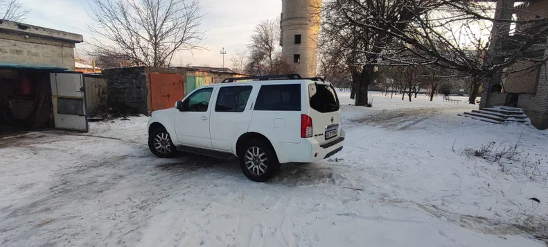 Nissan Pathfinder 2010 - 16