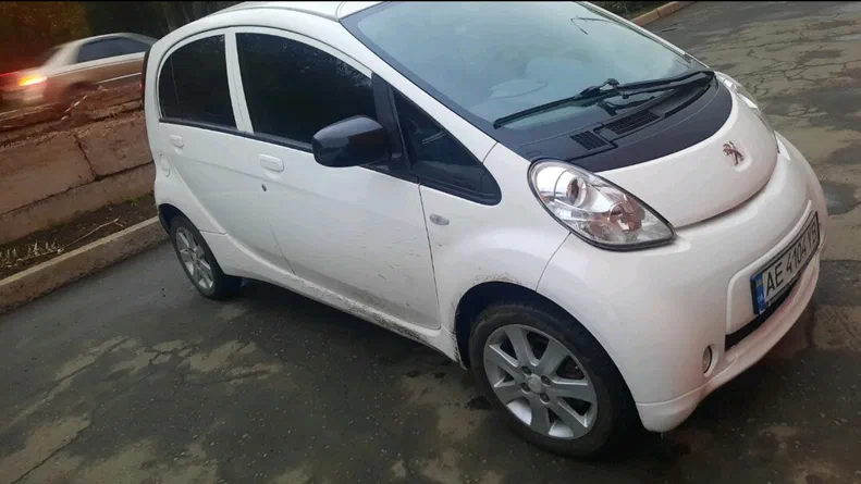 Peugeot iOn 2015
