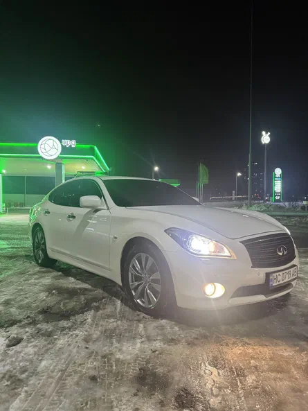 Infiniti M 2012