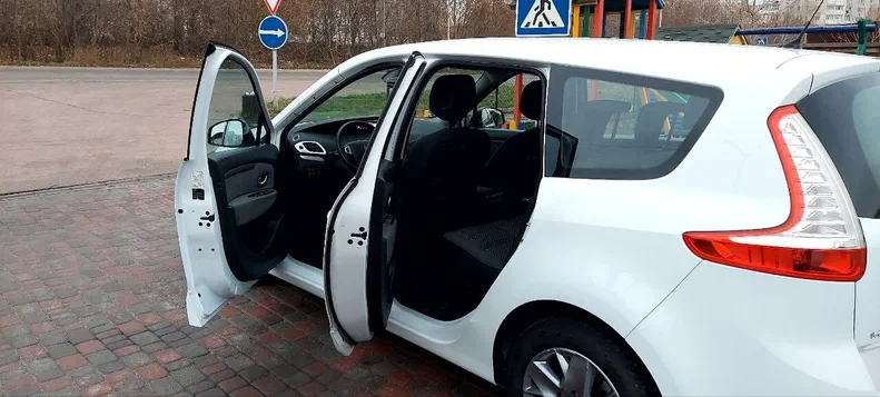 Renault Scenic 2011 - 19