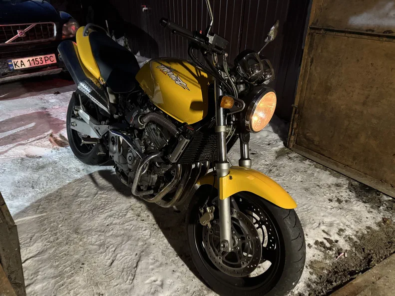 Honda Hornet 2000 - 12