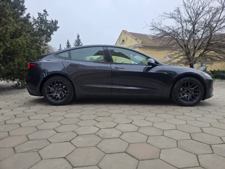 Tesla Model 3 2024 - 25