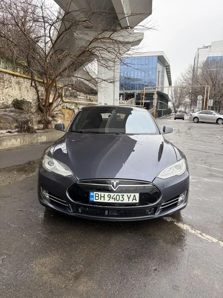Tesla Model S 2015