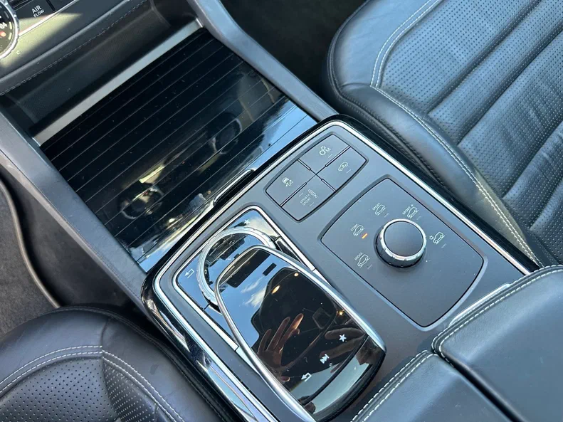 Mercedes-Benz GLE 2017 - 26