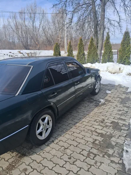 Mercedes-Benz W124 1987