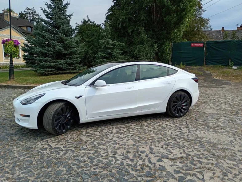 Tesla Model 3 2020
