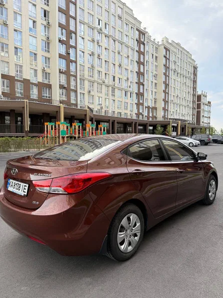 Hyundai Elantra 2012