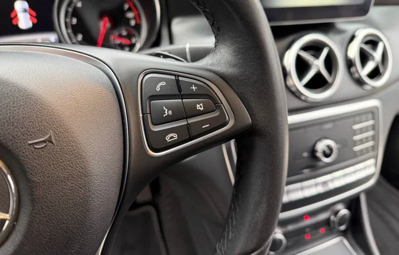 Mercedes-Benz GLA 2017 - 28