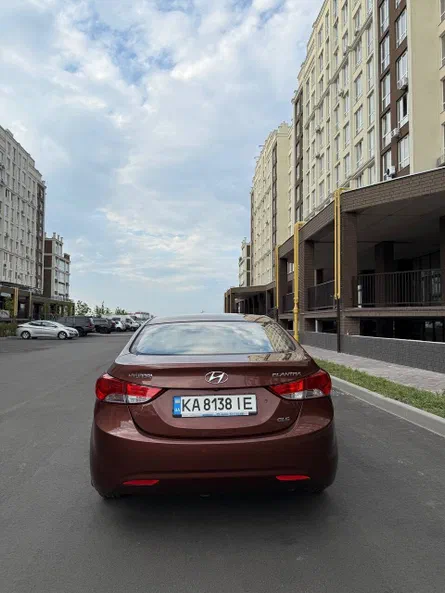 Hyundai Elantra 2012