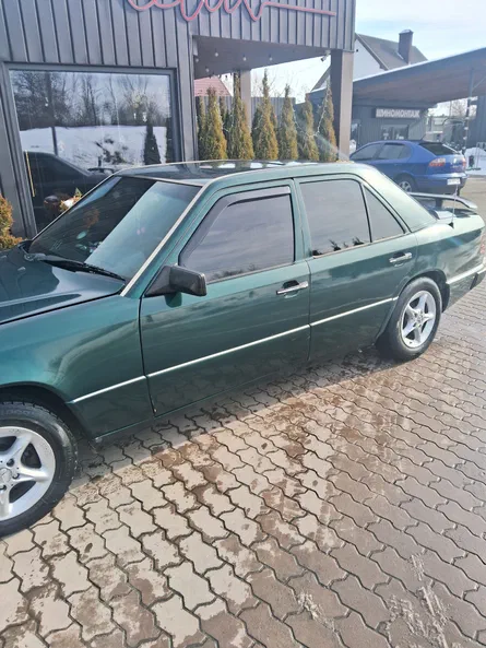 Mercedes-Benz W124 1987