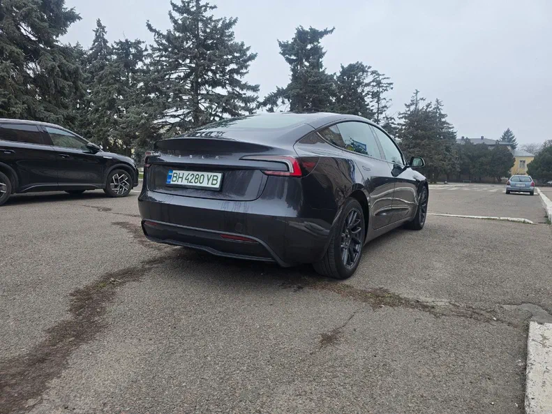Tesla Model 3 2024 - 5