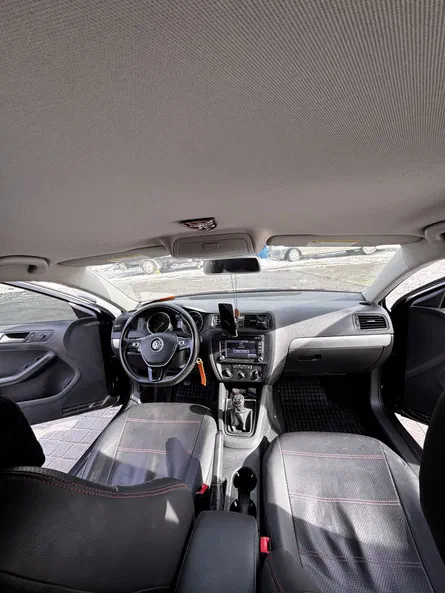 Volkswagen Jetta 2015 - 27