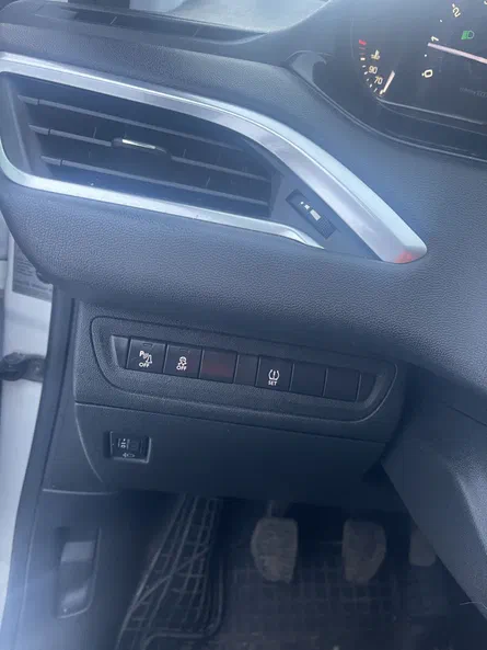 Peugeot 208 2014 - 8