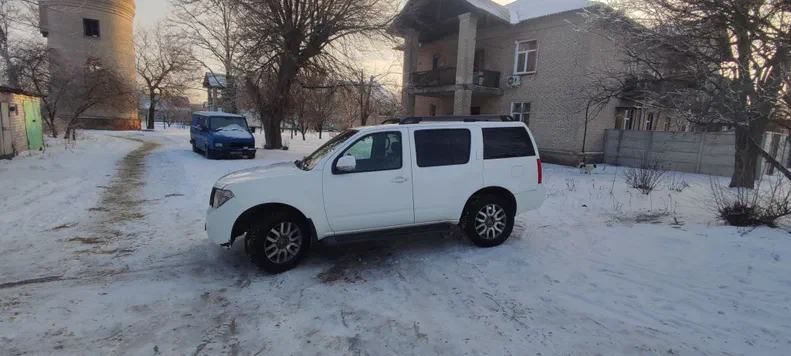 Nissan Pathfinder 2010 - 21